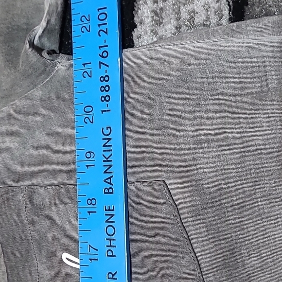 VS PINK 2017 Campus Logo Monochromatic Tee-Shirt - Picture 8 of 12